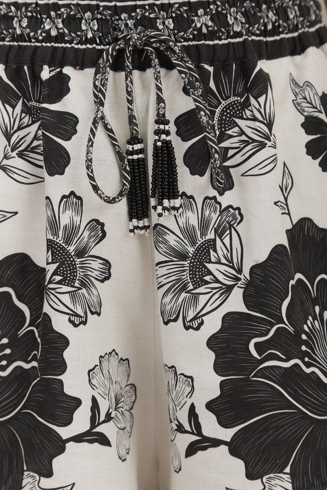 Off-White Flower Leopards Short - Image 5