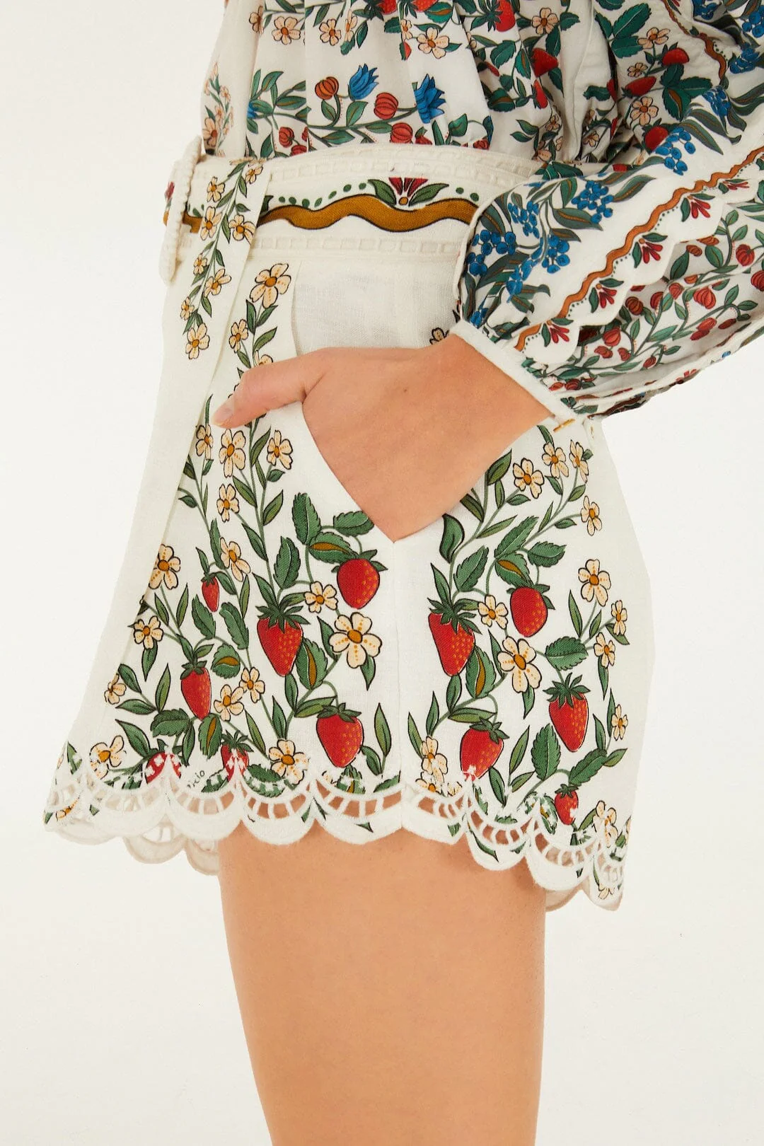Off-White Fruit Beauty Euroflax™ Premium Linen Richelieu Running Shorts - Image 4