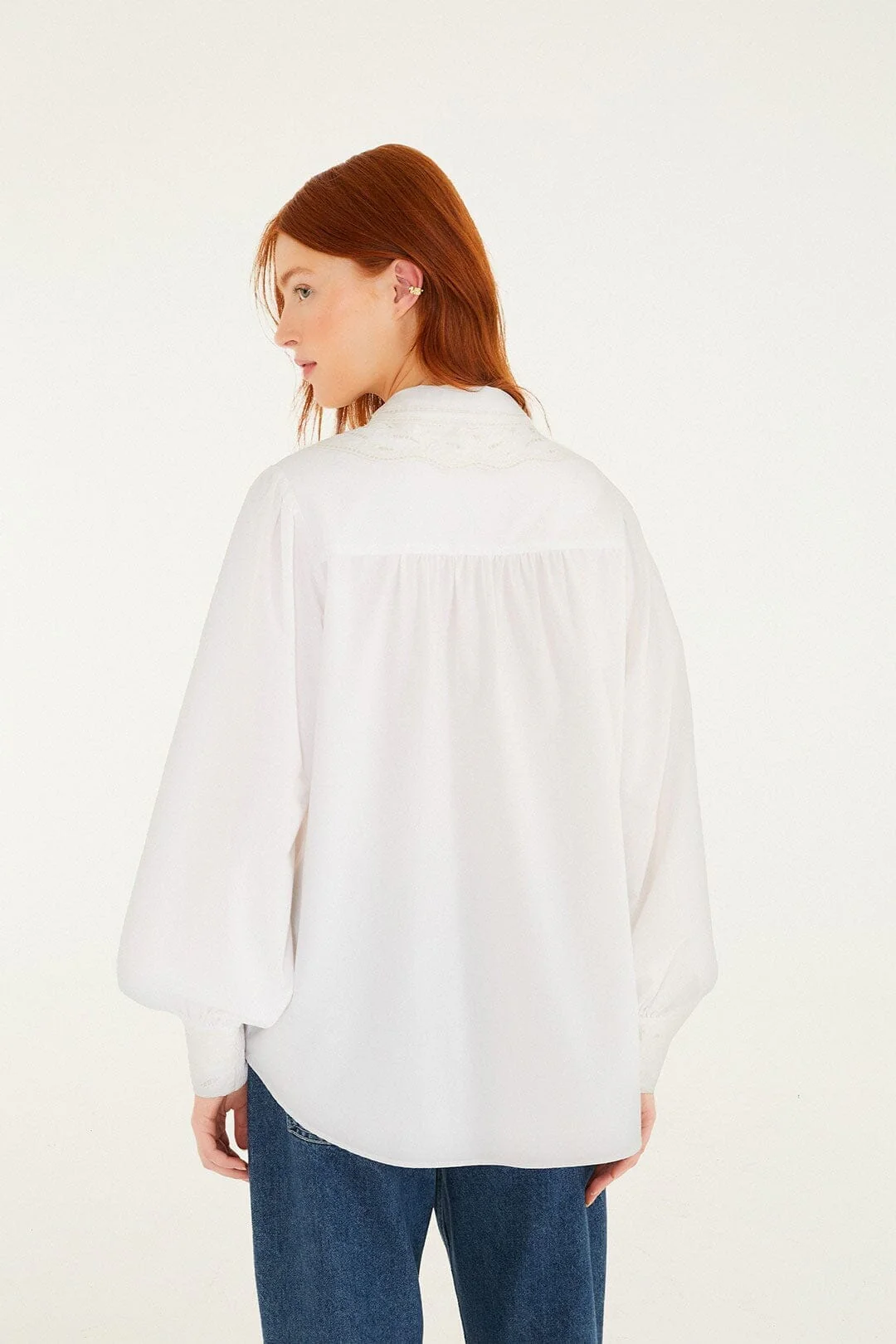 Off-White Embroidered Lace Buttoned Smocked Cuff Shirt - Image 3