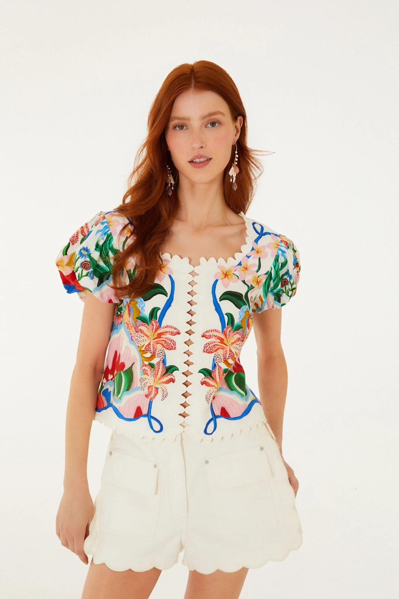 White Scalloped Front Pockets Canvas Shorts - Image 4